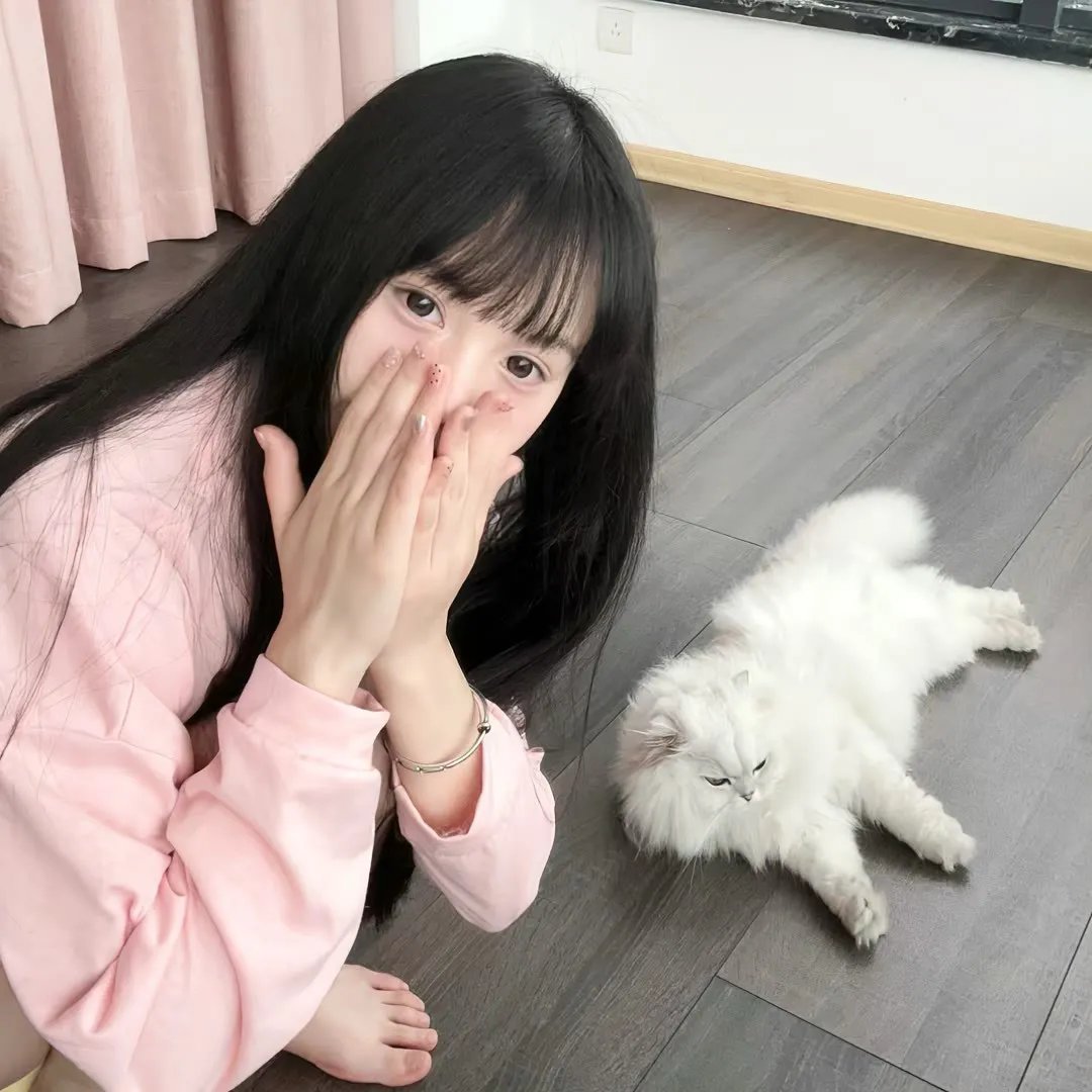 挥著翅膀的女孩